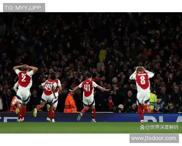 镜头捕捉：阿森纳赛场小动作引发热议